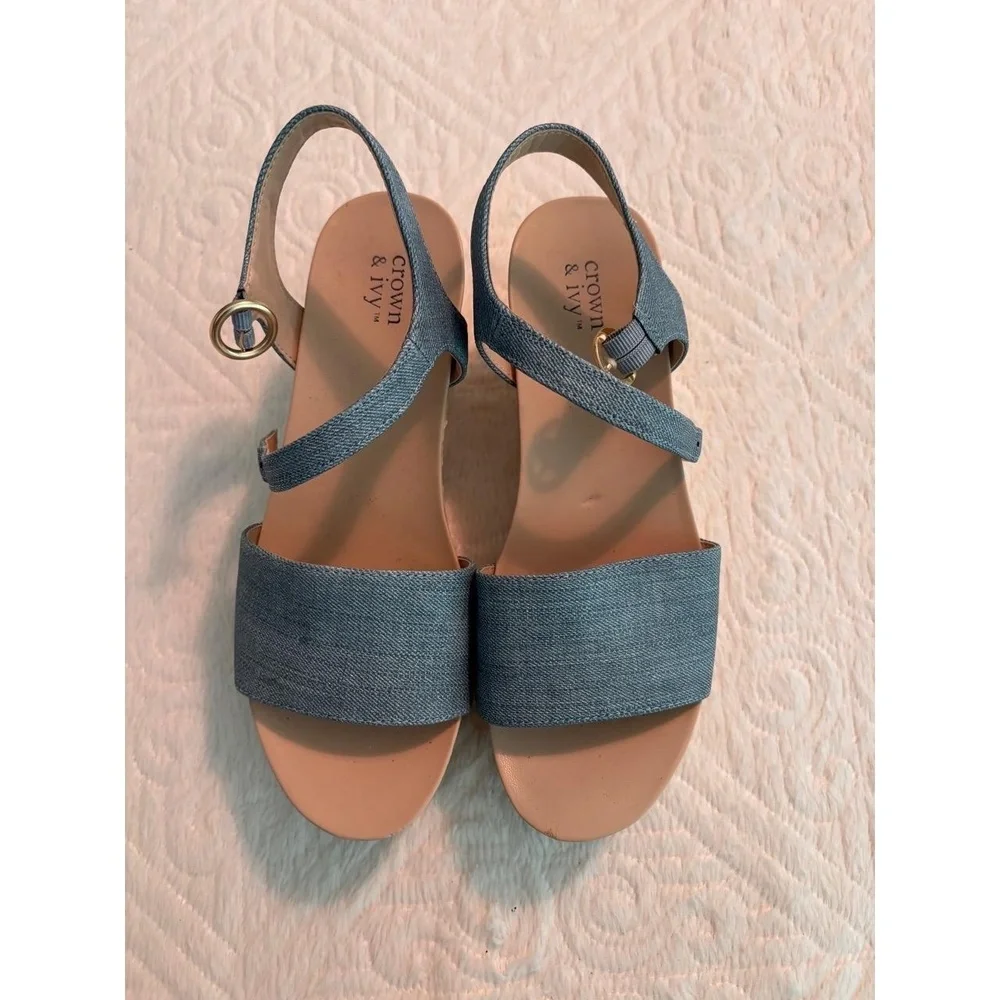 CROWN & IVY Sandals Womens 9M Blue Denim Casual Ankle Strap Buckle Chic Platform